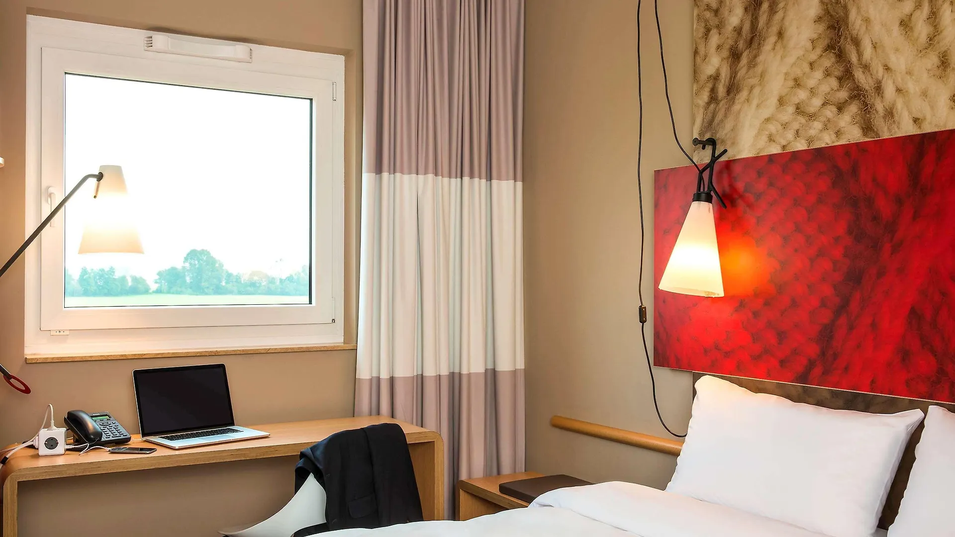 **  Отель Ibis Muenchen Airport Sued Халльбергмос Германия